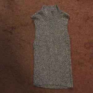 Forever 21 turtle neck no sleeve shirt